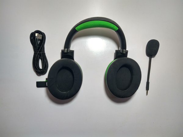 Razer Kaira Pro HyperSense Wireless Gaming Headset for PS5 / PS4 (Open Box) | Haptic Feedback, 50mm Drivers