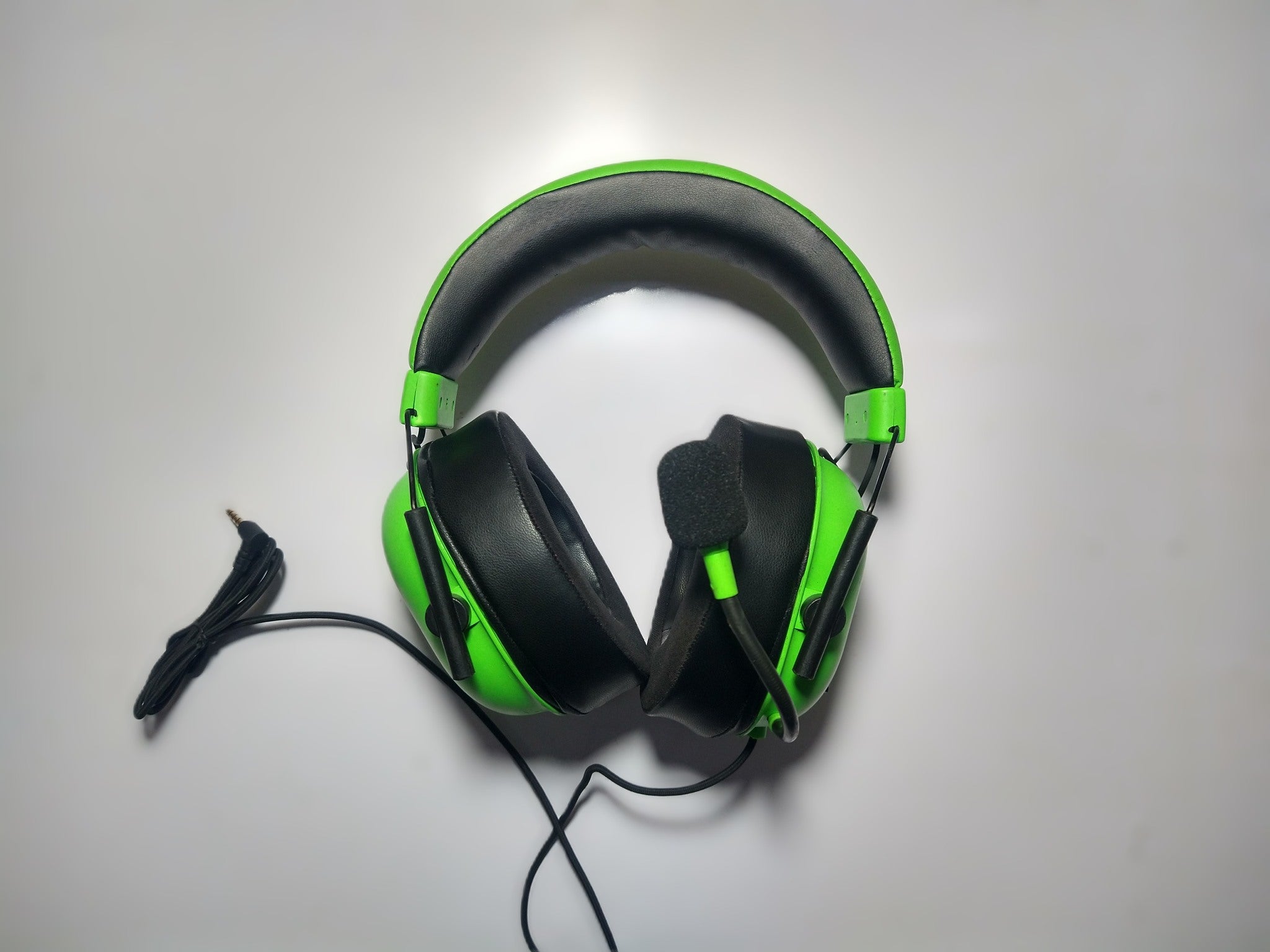 Razer BlackShark V2 X Gaming Headset – 50mm Drivers, 7.1 Surround Sound, Lightweight Design (Black/Pink/White/Green) – Open Box