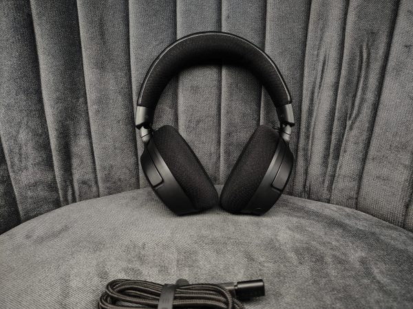 Razer Kraken V4 Open Box – RGB Gaming Headset with 7.1 Surround Sound