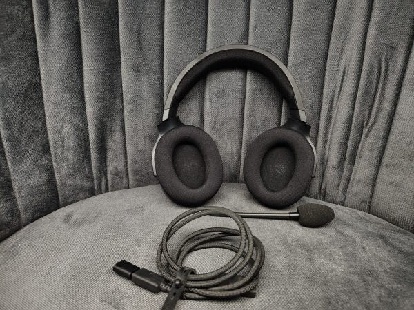 Razer Barracuda Chroma Open Box – Wireless RGB Gaming Headset